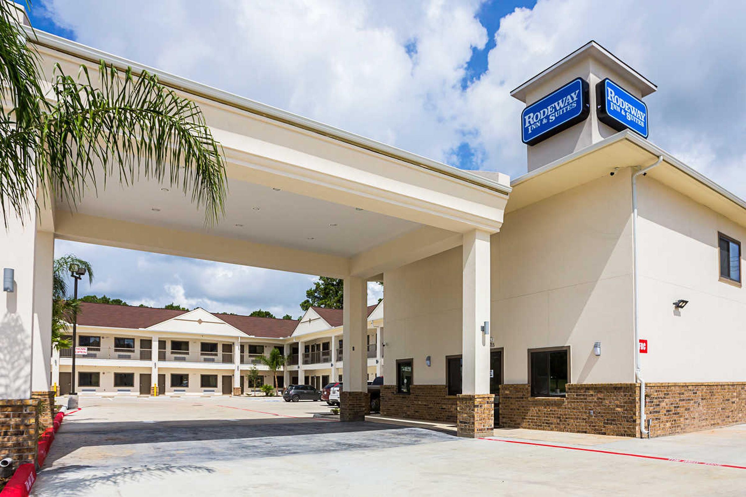 Rodeway Inn & Suites Clarksville Exterior photo