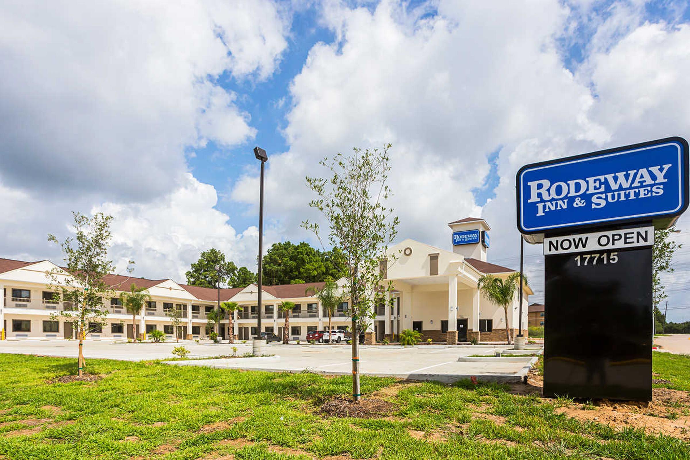 Rodeway Inn & Suites Clarksville Exterior photo
