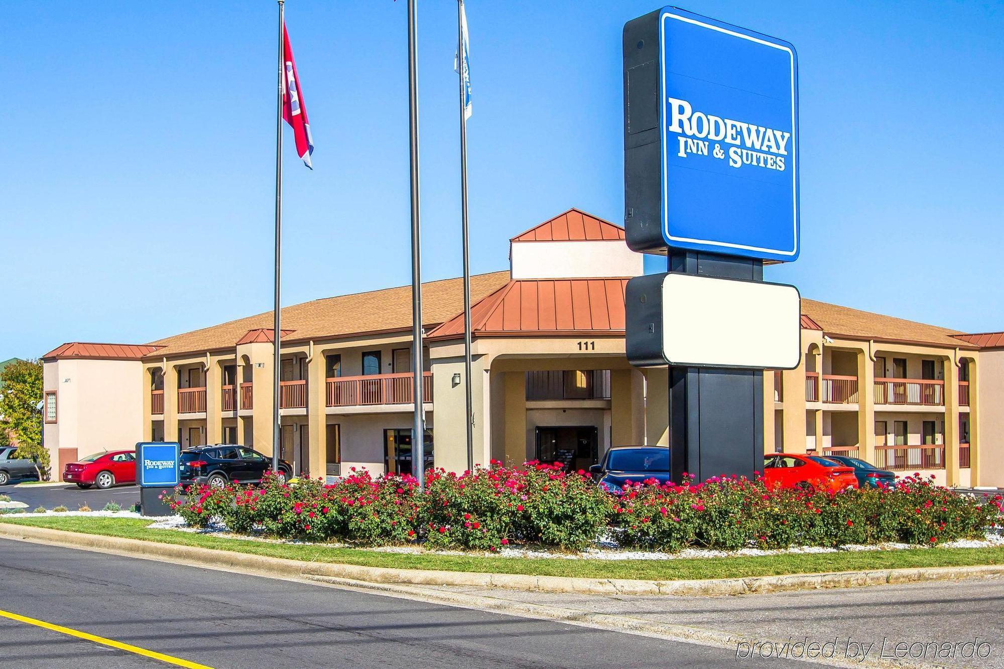 Rodeway Inn & Suites Clarksville Exterior photo