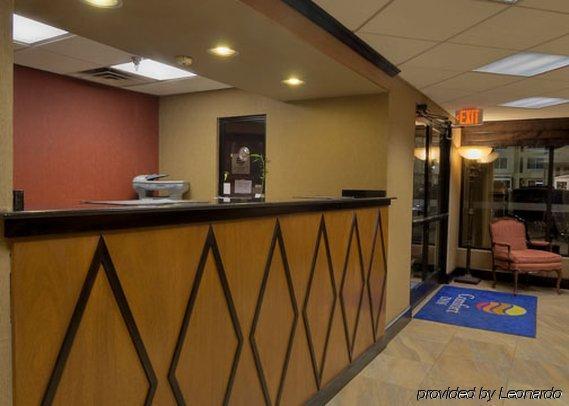 Rodeway Inn & Suites Clarksville Interior photo