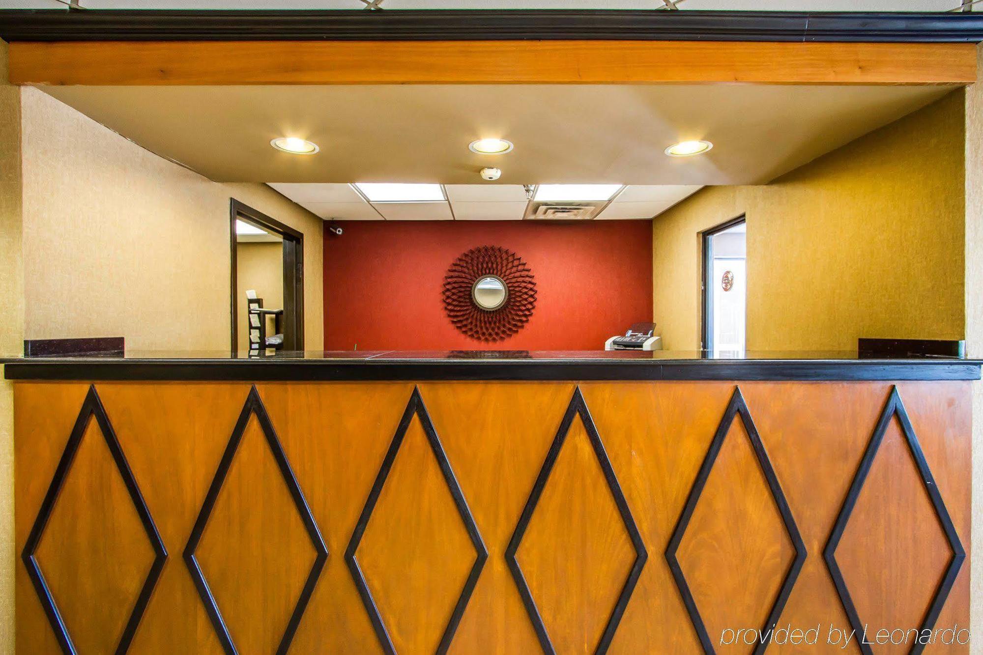 Rodeway Inn & Suites Clarksville Exterior photo